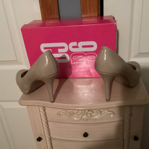 9 & Co. stilettos - Picture 2 of 3